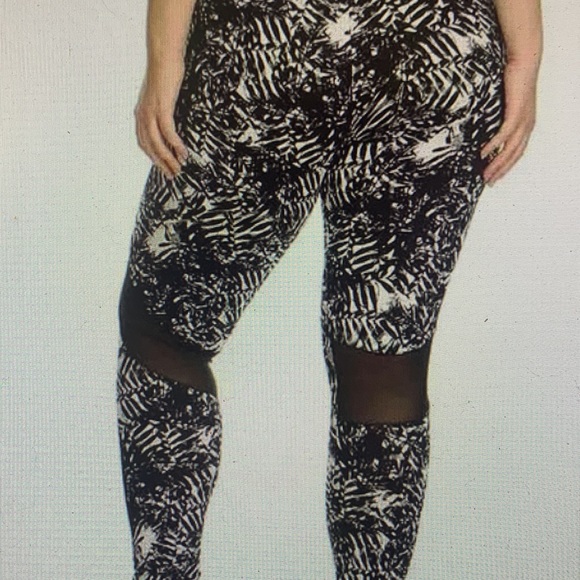 NEW Mid rise soft leggings with mesh panels - Picture 2 of 7